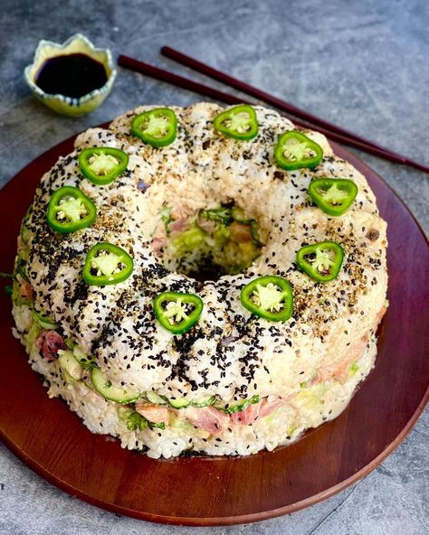 Sushi Bundt Cake Recipe https://resepmamiku.com/en/sushi-bundt-cake-anexplorerskitchen Uses For Bundt Cake Pan, Sushi Rice Cake, Sushi Bundt Cake Recipe, Melty Mashups, Sushi Cake Recipe, Sushi Bundt Cake, Sushi Cake Birthday, Sushi Cakes, Baked Sushi