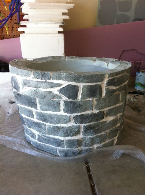 Wishing well carved from foam. Haunted Garden, Halloween Decorations Diy, Slasher Horror, Foam Carving, Halloween Outside, Halloween Props Diy, Horror Party, Halloween Wishes, Haunted Forest