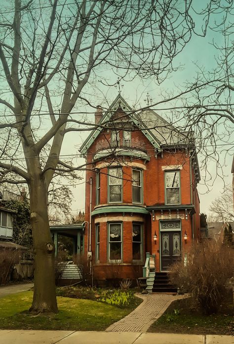 Cabbagetown Toronto, Nanny Ogg, Lord Snowdon, Victorian Town, Halloween Man, Lovely Houses, Victorian Homes Exterior, Victorian Era Homes, Modern Log Cabins