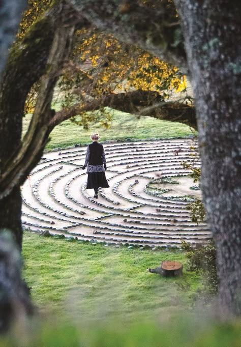 Labyrinth Walk, Labyrinth Garden, Labyrinth Maze, Labyrinth Design, Walking Meditation, The Labyrinth, Zen Garden, Labyrinth, Backyard Garden