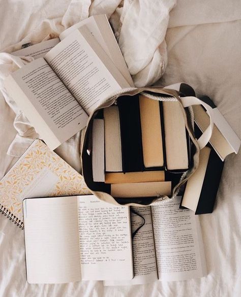 Bookstagram Inspiration Feed, Inspiration Instagram, Bookstagram Inspiration, Studying Inspo, World Of Books, Study Inspiration, Coffee And Books, Special Education Classroom, Back To School Activities