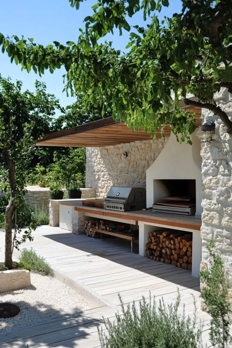 Mediterranean Outdoor Patio, Barbacoa Jardin, Mediterranean Garden Design, Outdoor Bbq Area, Mediterranean Villa, Outdoor Bbq Kitchen, Garden Bbq, House Outdoor, Mediterranean Garden