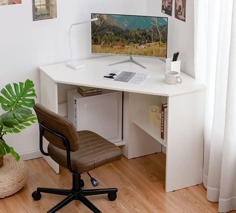 Featuring the special corner design, the computer desk can make full use of the limited space through perfectly fitting in wall corners. Organize Wires, White Corner Desk, Small Corner Desk, Corner Writing Desk, Apt Decor, Desks For Small Spaces, Corner Computer Desk, Make Up Desk Vanity, Desk In Living Room