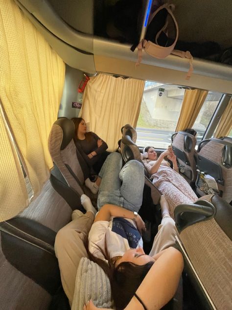 Bus School Trip, School Field Trip Aesthetic, Uni Accomodation Aesthetic, School Trip Bus, Dc School Trip, School Trip Aesthetic, French Trip, Bus Trip, School Trips