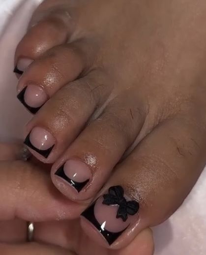 Acrylic Nails Black French Tip, Acrylic Toes Black French Tip, Black French Tip Toes And Nails Set, Black Toe Nails Ideas, Black Toe French Tip, Black French Tip Toes With Design, Nail Art Toes Toenails, Acrylic Toes Black, Black French Tip Nails And Toes