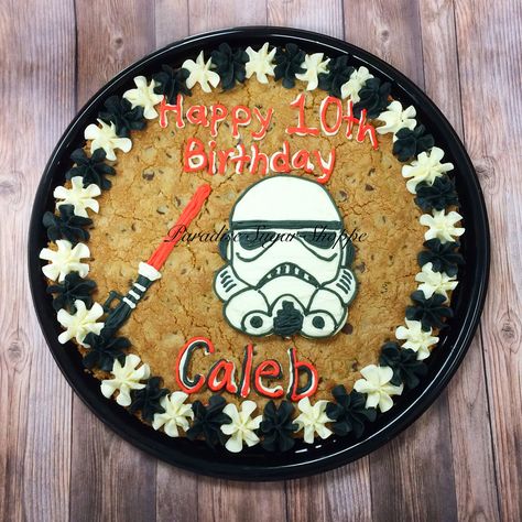 Star Wars Cookie Cake Ideas, Star Wars Cookie Cake, Star Wars Cookies, Cookie Cake Designs, 28th Birthday, Classic Star Wars, Cookie Cake Birthday, Fruitcake Recipes, Star Wars Birthday Party