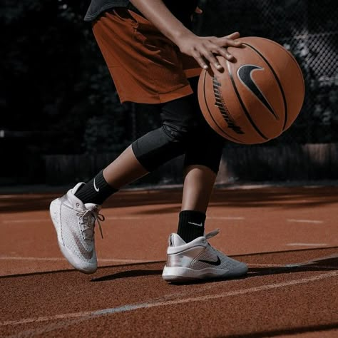 Bola Jaring, Basketball Aesthetic, Basketball Background, Ball Aesthetic, Bola Basket, Fotografi Digital, Basketball Photography, Basketball Is Life, Sports Boys