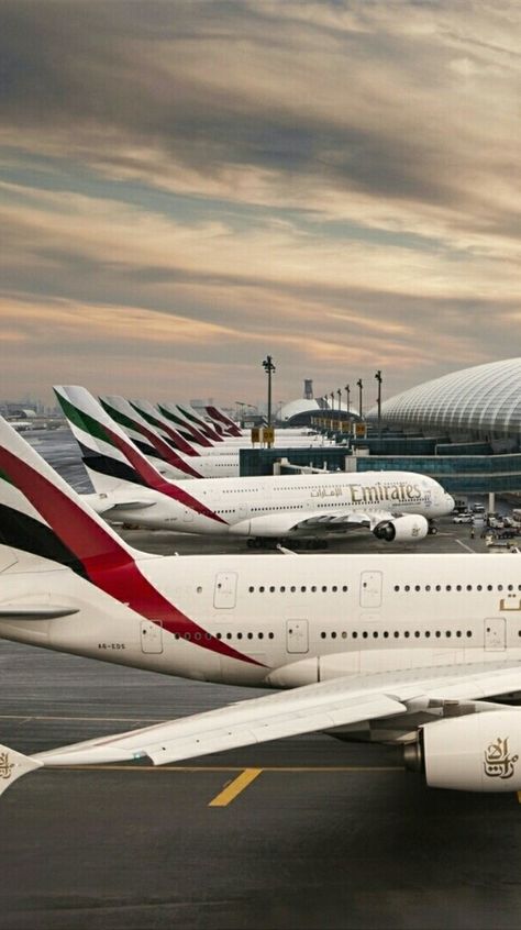 Airbus Wallpaper Iphone, Emirates Airline Wallpaper, Emirates Wallpaper, A380 Wallpaper, Emirates Pilot, Emirates Plane, Lot Airlines, Aviation Wallpaper, Airbus A380 Emirates