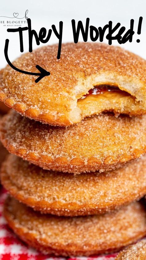 Deep-fried uncrustable donuts are a fun twist on regular peanut butter and jelly sandwiches. These delicious and gooey homemade treats are made in less than a minute. Use your favorite flavor to make this TikTok-inspired recipe. Deep Fried Uncrustables Recipe, Gluten Free Uncrustables, Fried Uncrustable Recipe, Uncrustables In Air Fryer, Duck Donuts Copycat Recipe, Fried Uncrustable, Uncrustables Recipes, The Blogette, Homemade Uncrustables