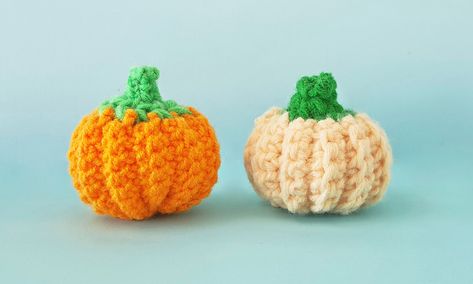 Crochet Tutorial Step By Step, Origami Pumpkin, Tiny Pumpkins, Pumpkin Crochet Pattern, Diy Pumpkins Crafts, Crochet Star Patterns, 3d Crochet, Pumpkin Crochet, Crochet Puff Flower