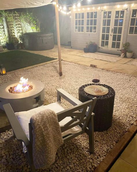 The Top 34 DIY Patio Ideas - Trendey Garden Ideas Pebbles, Back Patio Gravel, Small Outdoor Gravel Patio Ideas, Patio With Rocks Ideas, Small Pea Gravel Patio Ideas, Pea Gravel Porch, Slabs And Gravel Patio, White Gravel Patio, Pee Gravel Patio