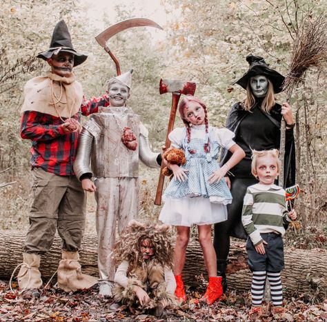 Creepy wizard of oz family Costumes Family Costumes Ideas, Creepy Family Halloween Costumes, Family Of 4 Costumes, Wizard Of Oz Costume Ideas Family, Wizard Of Oz Family Costume Ideas, Scary Clown Family Costumes, Wizard Of Oz Family Costume, Creepy Clown Family Costume, Monster Family Halloween Costumes