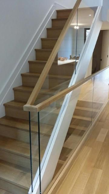 Glass Railing Wood Handrail, Glass And Wood Stair Railing, Glass Stair Railing, Glass Staircase Railing, Glass Railing Stairs, Home Stairs, Glass Handrail, Indoor Railing, Interior Stair Railing