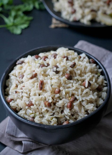 Pigeon Peas and Rice is a popular rice dish eaten in the Caribbean. This simple rice dish goes well with stews and is full of flavor. Pigeon Peas and rice are cooked in a savory broth flavored with thyme, garlic and pepper. Peas And Rice Recipe, Pigeon Peas And Rice, Rice And Pigeon Peas, Guyanese Food, Peas And Rice, Peas Rice, Rice Dishes Easy, Carribean Food, Jamaican Dishes