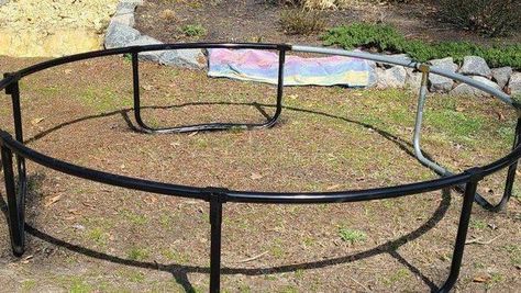 Recycled Trampoline, Old Trampoline, Flowers Farm, Moon Gate, Backyard Gardening, Creative Gardening, Gardening Flowers, Backyard Projects, Outdoor Ideas