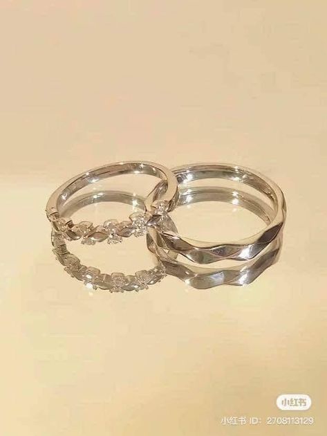 Couple Accessories Matching, Couple Rings Silver, Classy Engagement Ring, Cute Promise Rings, Hand Jewelry Rings, Couple Ring Design, Engagement Rings Couple, Fancy Jewelry Necklace, Pretty Jewelry Necklaces