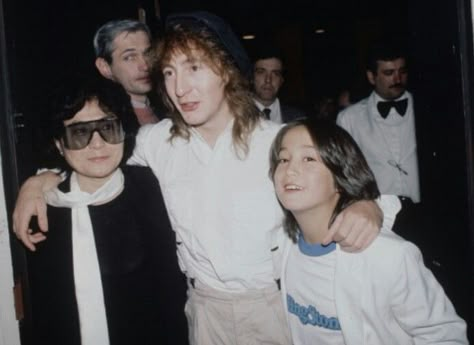 Revolver Beatles, Yoko Ono And John Lennon, Johnny B Goode, 1980s Aesthetic, Children Of The Revolution, John Lennon Yoko Ono, Beatles Vinyl, Sean Lennon, Johnny B