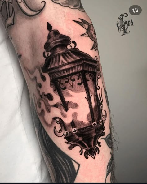 Gothic Lantern Tattoo, Lantern Tattoo Vintage, Dnd Tattoos, Lantern Tattoo Design, Lamp Tattoo, Inspiration Draw, Lantern Tattoo, Mary Tattoo, Old Lanterns