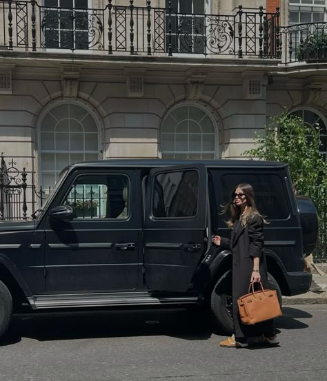 Tia Lineker, Wallpaper Wellness, Spiritual Girl, Glute Growth, Aesthetic Spiritual, Mercedes G Wagon, Life Vision Board, Aesthetic Lifestyle, Luxury Lifestyle Dreams