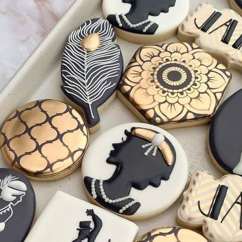 🌙 baked with magic since 2017 ✨ on Instagram: "Speakeasy birthday 🎩✨🎺🎶
.
.
.
.
.
#greatgatsby #gatsby #gatsbyparty #greatgatsbyparty #gatsbywedding #gatsbytheme #thegreatgatsby #gatsbygirl #vintageparty #gatsbycookies #greatgatsbycookies #greatgatsbywedding #greatgatsbystyle #customcookies #cookiedecorator #cookiedecorating #sugarcookies #decoratedcookies #wiltoncakes #baking #cookieart #cookieartist #orlando #orlandocookies #orlandosweets #orlandotreats #orlandodesserts #orlandobakery #orlandobaker #orlandoeventplanner" The Great Gatsby Cupcakes, Speakeasy Cookies, Masquerade Cookies Decorated, Gatsby Cookies, Gatsby Girl, Cookie Party Favors, Cutout Cookies, Great Gatsby Fashion, Gatsby Theme