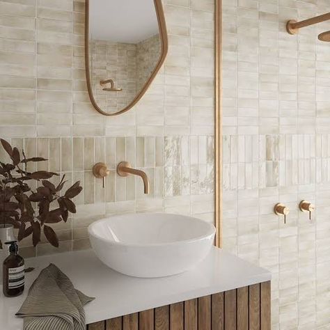 Mediterranean Interior Design Style, Modern Mediterranean Interior Design, Tile Backsplash Bathroom, Mediterranean Interior Design, Mediterranean Interior, Rectangle Tiles, Beige Tile, Bad Inspiration, Porcelain Wall Tile