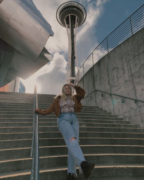 Space Needle Picture Ideas, Space Needle Photo Ideas, Seattle Pictures Instagram, Seattle Inspo Pics, Seattle Pictures Ideas, Seattle Fits, Seattle Aesthetic Outfit, Downtown Seattle Photoshoot, Seattle Vibes