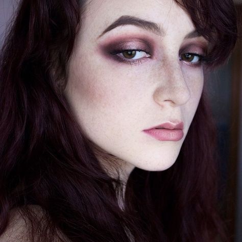 Tutorial for the burgundy/pink halo eye is live on y youtube channel! Clickable link in my instagram bio :) Pink Halo Eye, Mauve Eyeshadow, Mauve Makeup, Halo Eyeshadow, Halo Eye Makeup, Pink Halo, Show Makeup, Punk Makeup, Cute Eyeshadow Looks