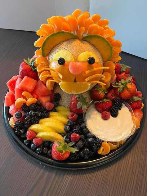 Fruit Platter Animal Designs, Giraffe Fruit Tray, Lion Fruit Tray, Fruit Tray Animals, Safari Fruit Tray, Animal Fruit Tray, Deco Fruit, Animal Fruit, Fruits Decoration