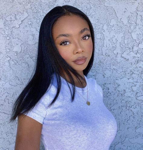 Skai Jackson Aesthetic, Skai Jackson Outfits, Skai Jackson Hairstyles, Skai Jackson, Curly Clip Ins, S K, Famous Celebrities, Black Is Beautiful, Maquillaje De Ojos