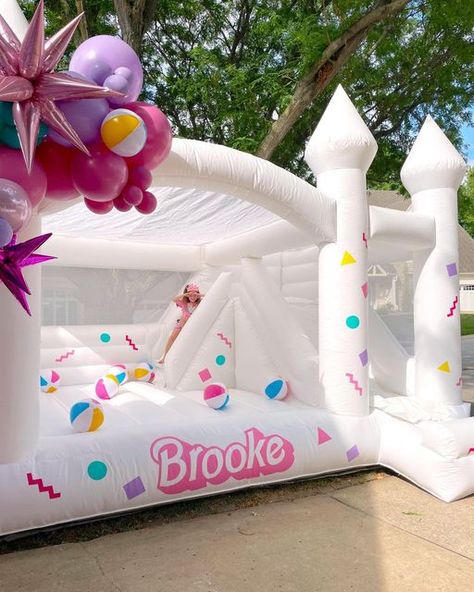 Modern White Bounce House, Balloon Garland Bounce House, Water Bounce House Party Ideas, Barbie Bounce House, Rainbow Bounce House, White Bounce House With Balloons, Bounce House With Balloons, Bounce House Birthday Party Ideas, White Ball Pit