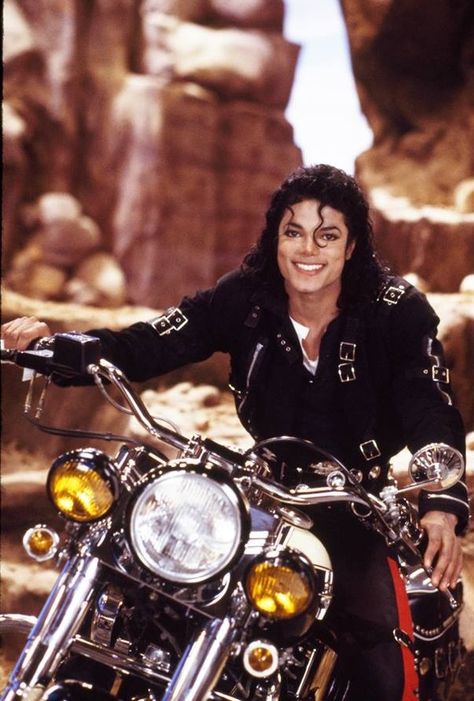 Michael Jackson Photoshoot, Michael Jackson Hot, Michael Jackson Bad Era, Hee Man, Speed Demon, Michael Jackson Wallpaper, Photos Of Michael Jackson, Michael Jackson Smile, Jackson Bad