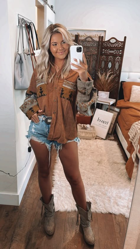 Aztec Pocket Button Down – Wandering Rhodes Boutique Montana Western Outfits, Pregnant Western Fashion, Boho Outfits Western, Hip Outfits For Women, Country Clothes Aesthetic, Aztec Shacket Outfit, Boho Womens Outfits, Scottsdale Arizona Outfits Winter, Western Wear Outfits Fashion Trends