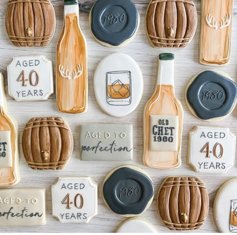 Birthday Cookies For Men, Whisky Cookies, Cookies For Men, Whiskey Cookies, Bourbon Birthday, Bourbon Cookies, 50 Birthday Ideas, Sugar Cookie Decorations, Whiskey Night