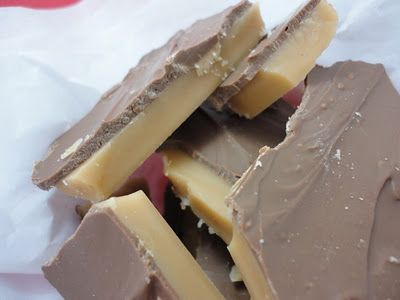 Homemade English Toffee - Definitely on my Christmas baking list English Toffee Recipe, Heath Bar, Toffee Recipe, English Toffee, Insta Pot, Yummy Sweets, Christmas Goodies, Eat Dessert, Holiday Baking