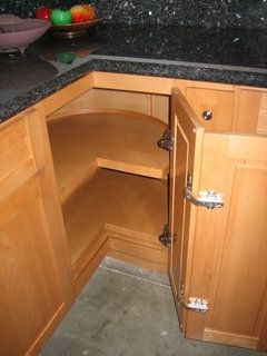 anyone have corner (L-shaped) kitchen cab with hinged door Kitchen Cabinets Dimensions, Corner Kitchen Cabinet Ideas, Corner Cabinet Solutions, Kitchen Cabinet Storage Solutions, Kitchen Standing Cabinet, Inside Kitchen Cabinets, Kitchen Cabinets Hinges, Kitchen Set Cabinet, Modern Kitchen Storage