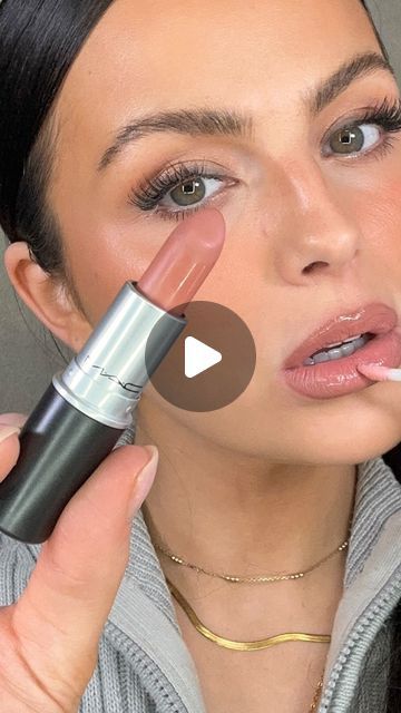 sophie crompton on Instagram: "de-coding celeb makeup tips! love this nude lip inspired by Emily Ratajkowski (IG captions spelt her name wrong with my accent and I don’t know how to edit?!) what celebs do you look for for makeup inspiration?! @rarebeauty bronzer stick @iconic.london lipliner ‘unbothered’ @maccosmeticsuk lipstick ‘honeylove’ @toofacedlovestheuk lip injection gloss maximum plump #makeupreels #trendingreels #celebritymakeup #emrata #celebritymakeupartist" Best Nude Lipstick, Celeb Makeup, Nude Lip Makeup, Bronzer Stick, Lipstick Tutorial, Makeup Lips, Ig Captions, Nude Lips, Iconic London