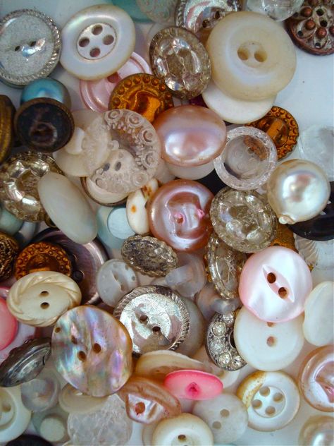 Buttons Aesthetic, Button Aesthetic, Button Nails, Coraline Core, Pam Beesly, Pretty Buttons, Mermaid Tale, Cool Buttons, Cozy Feeling