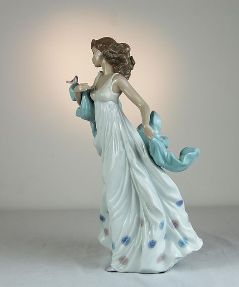 Lladro figurine Vintage Porcelain Figurines, Porcelain Figures, Lladro Porcelain, Lladro Figurines, Head Vases, Porcelain Lamp, Ceramic Figurine, China Dolls, Porcelain Teapot