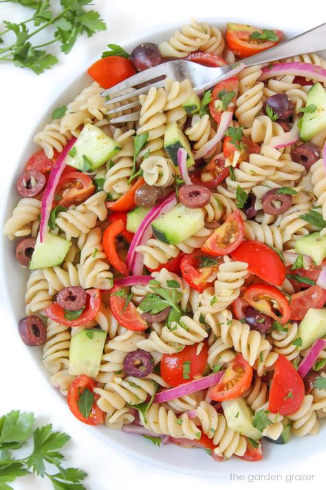 Vegan Italian Pasta Salad (Oil-Free!) - The Garden Grazer Healthy Italian Pasta Salad, Healthy Italian Pasta, Vegan Italian Pasta, Pasta Salad Vegan, Fast Pasta, Garden Grazer, Vegan Pasta Salad, Italian Pasta Salad, Daniel Fast Recipes