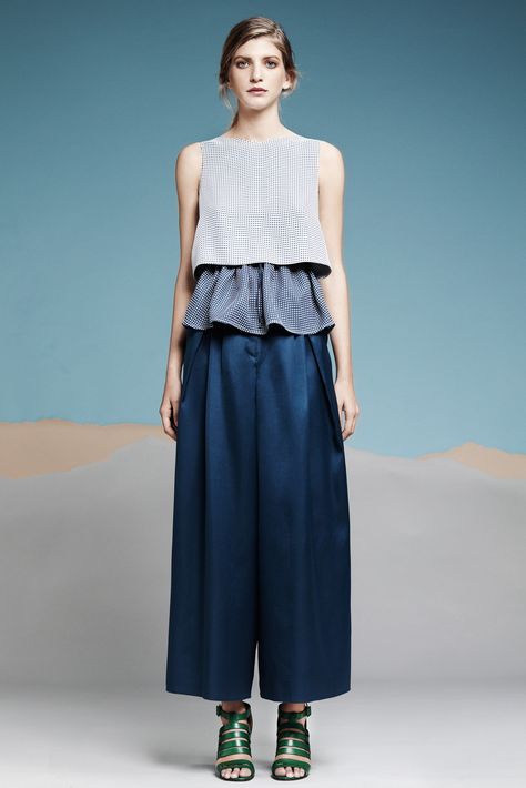 Araks Spring 2014 Ready-to-Wear Áo Blu, Wide Pants, Mode Inspiration, Look Chic, Fashion Details, High Fashion, Fashion Looks, A Woman, Fashion Show