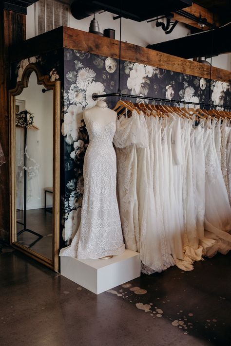 Wedding Boutique Interior, Bridal Boutique Decor, Wedding Dresses Boutique, Bridal Store Decor, Bridal Boutique Aesthetic, Wedding Shop Interior, Dress Store Design, Dress Shop Interior, Bridal Store Interior Design