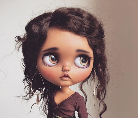 Blythe Charmmy Kitty, Original Dolls, Blythe Clothes, Doll Repaint, Black Doll, Pretty Dolls, Ooak Dolls, Custom Dolls, Blythe Doll