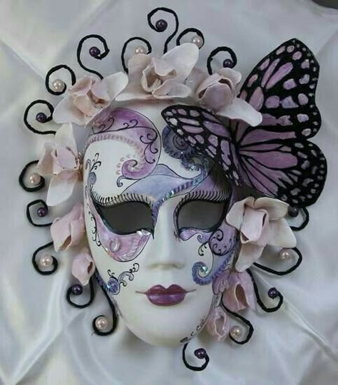 Suky Butterfly Masks, Venice Carnival Costumes, Makeup At Home, Mardi Gras Masks, Venice Mask, Venetian Carnival Masks, Ceramic Mask, Venetian Carnival, Venetian Masquerade