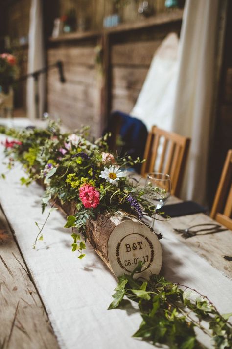 Cheap Wedding Table Centerpieces, Log Centerpieces, Long Table Wedding, Simple Wedding Flowers, Beautiful Wedding Reception, Wedding Floral Centerpieces, Rustic Wedding Centerpieces, Whimsical Wonderland Weddings, Wedding Reception Tables