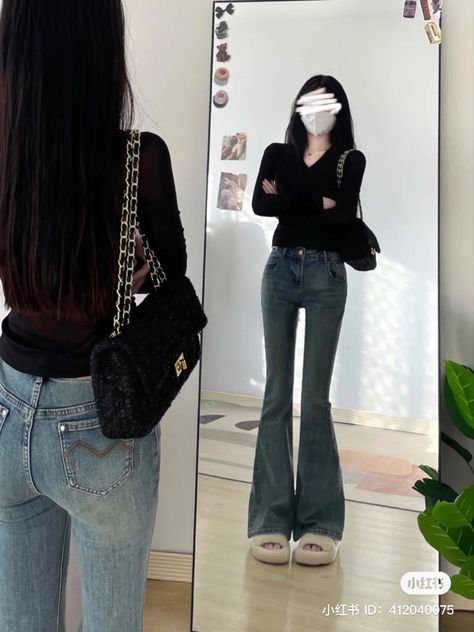 Flared Jeans And Tshirt Outfit, Korean Flare Pants Outfit, Outfits W Cardigans, Flare Jeans Outfit Korean, Flared Jeans Outfit Aesthetic, Bootcut Jeans Outfit Casual, Flare Jeans Outfit Aesthetic, Flair Jeans Outfit, Flare Jean Outfit