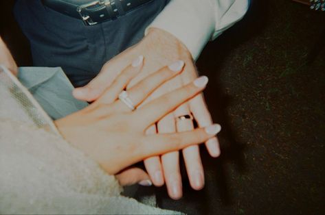 Disposable Camera Honeymoon, Ring Flash Photography, Film Camera Wedding Photos, Analog Photography Wedding, Mexican Wedding Photography, Wedding Disposable Camera Photos, Disposable Camera Engagement Photos, Digital Camera Wedding Photos, Digital Camera Wedding