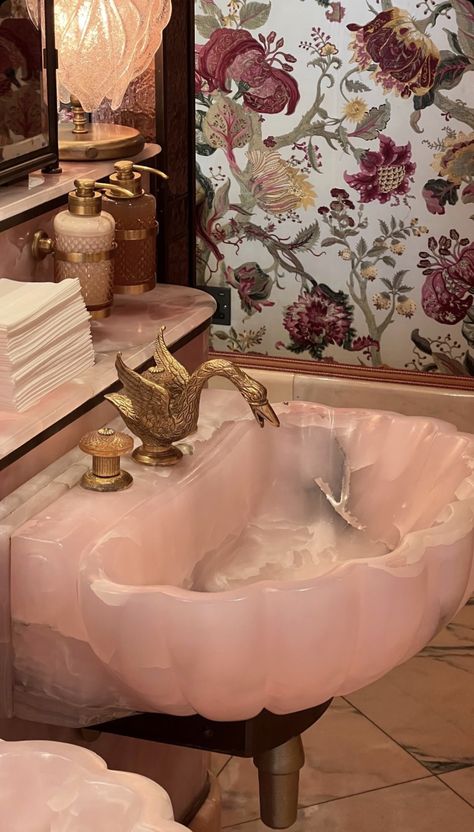 Colorful Airbnb, Vintage Bathroom Aesthetic, Nails Reference, Cottagecore Bathroom, Bathroom Pink, Themed Bathroom, Pink Sea, Bathroom Design Inspiration, Makeup Rooms