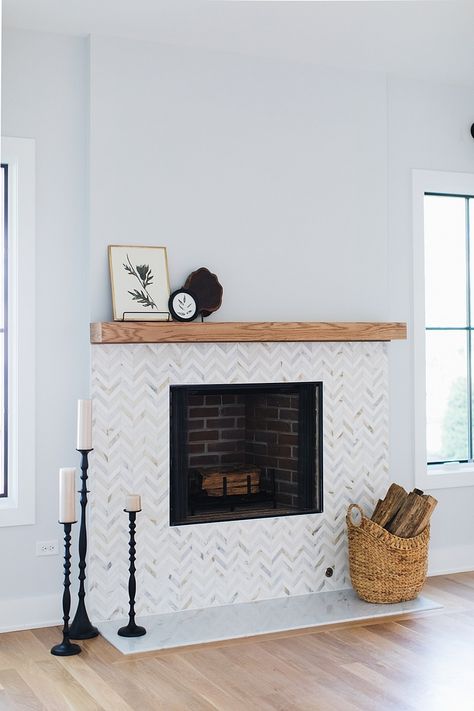 Corner Lot Modern Farmhouse – Samuel Marcus – Blog Rustic Farmhouse Fireplace, Wooden Mantel, Tile Fireplace, White Fireplace, Farmhouse Fireplace, Fireplace Remodel, Diy Fireplace, Home Fireplace, Fireplace Makeover