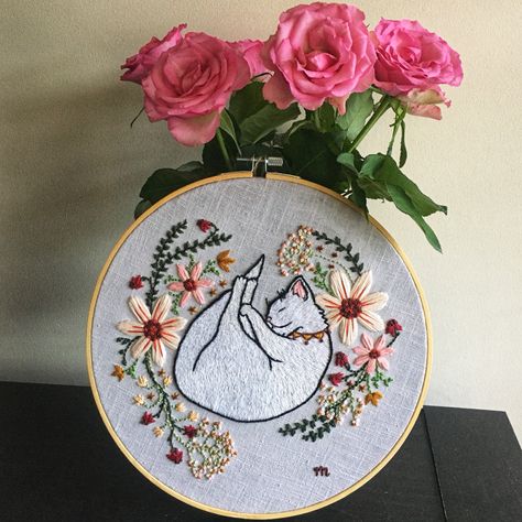 White Cat Embroidery, Cat Embroidery Simple, Kitty Embroidery, Slime Rancher, Surrounded By Flowers, Farm Crafts, Diy Things, Simple Embroidery, Hand Embroidery Pattern