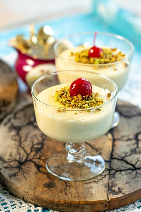 Greek Pudding Desserts, Savory Pudding, Greek Dessert Recipes, Semolina Custard, Greek Cakes, Greek Deserts, Semolina Dessert, Greek Rice Pudding, White Pudding